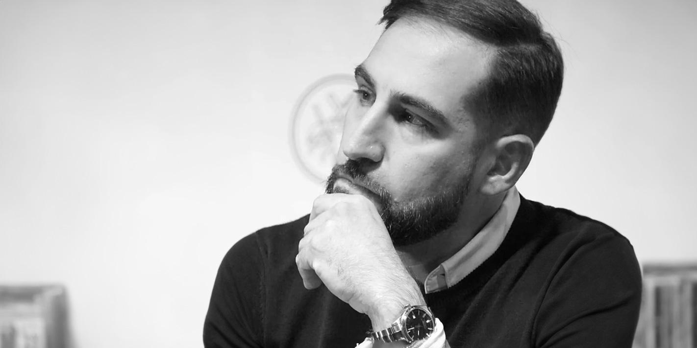 Un rompicapo elegante e feroce, un intrigo che sa di “Dieci piccoli indiani”.